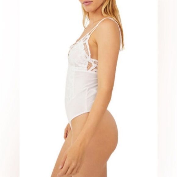 𝅺Free People Intimately Adella Bodysuit In White - Picture 3 of 6